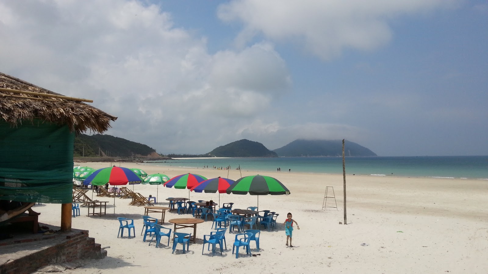 Foto van Minh Chau Beach gelegen in een natuurlijk gebied