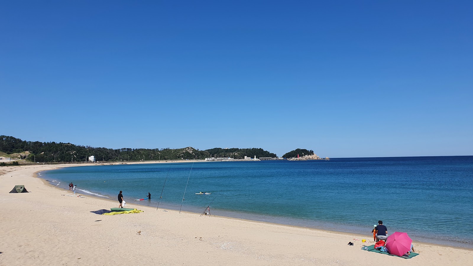 Gonghyeonjin Beach的照片 带有明亮的沙子表面