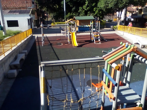 Parque Recreativo Infantil Y Gym Al Aire Libre
