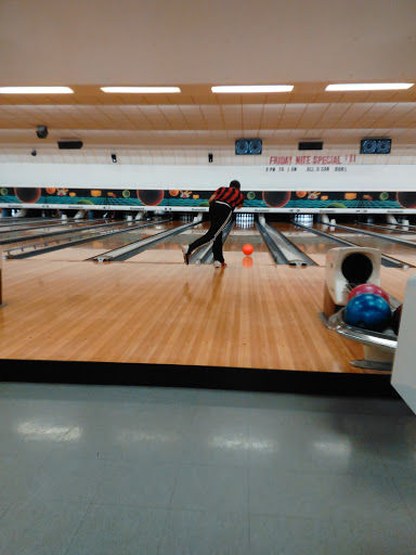 Bowling Alley «Sunset Bowl», reviews and photos, 2015 N Lewis Ave, Waukegan, IL 60087, USA