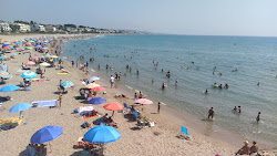 Foto di Platja de Cal Guinovart con costa lunga e dritta