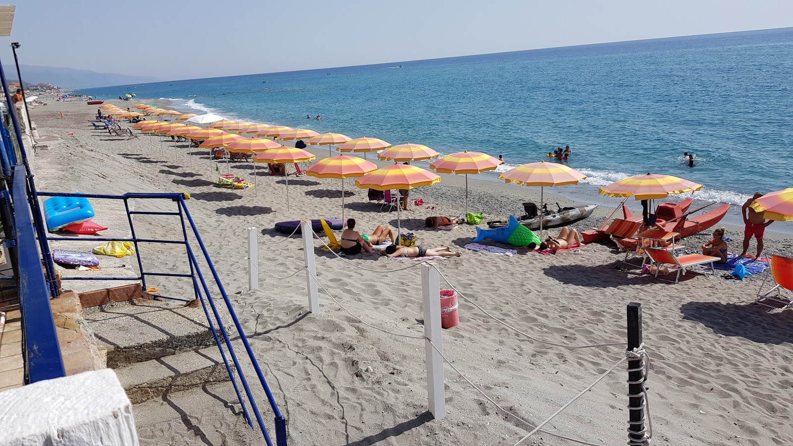 Marina di Fuscaldo beach的照片 具有部分干净级别的清洁度