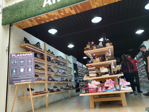 Stores to buy shoes Guadalajara