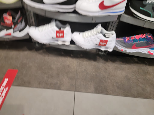 Shoe Store «Champs Sports», reviews and photos, 7439 Dadeland Mall Cir W, Miami, FL 33156, USA