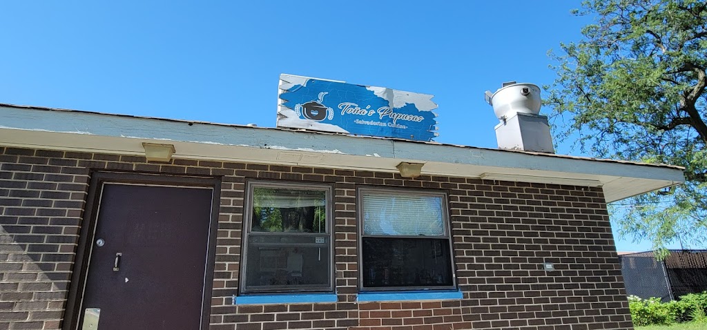 Toña's Pupusas 60501