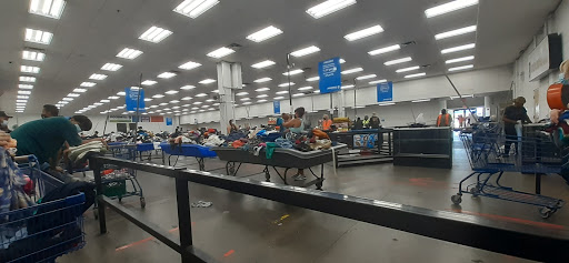 Thrift Store «Goodwill Clearance Outlet, Donation Center & Career Center», reviews and photos, 515 N 51st Ave, Phoenix, AZ 85043, USA