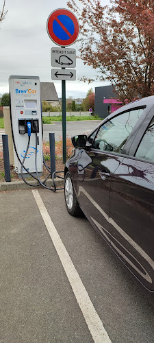 Borne de recharge de véhicules électriques Ouest Charge Station de recharge Merdrignac