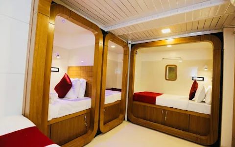 Qubestay Airport Capsule Hotel And Hostel image