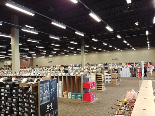 Shoe Store «DSW Designer Shoe Warehouse», reviews and photos, 15600 E Briarwood Cir, Aurora, CO 80016, USA