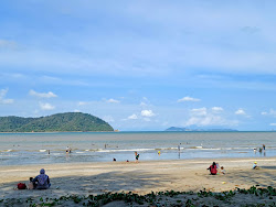 Pasir Lanun Beach'in fotoğrafı geniş bir kıyı şeridi ile birlikte
