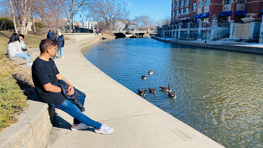 Computer Store «Apple Main Place», reviews and photos, 120 W Jefferson Ave, Naperville, IL 60540, USA