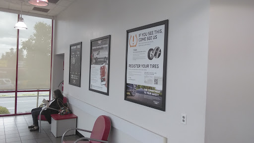 Tire Shop «Discount Tire Store - Shoreline, WA», reviews and photos, 19905 Aurora Ave N, Shoreline, WA 98133, USA