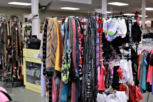 Used Clothing Store «T.E.A.M. Resale Shop», reviews and photos, 300 W Main St, Tomball, TX 77375, USA