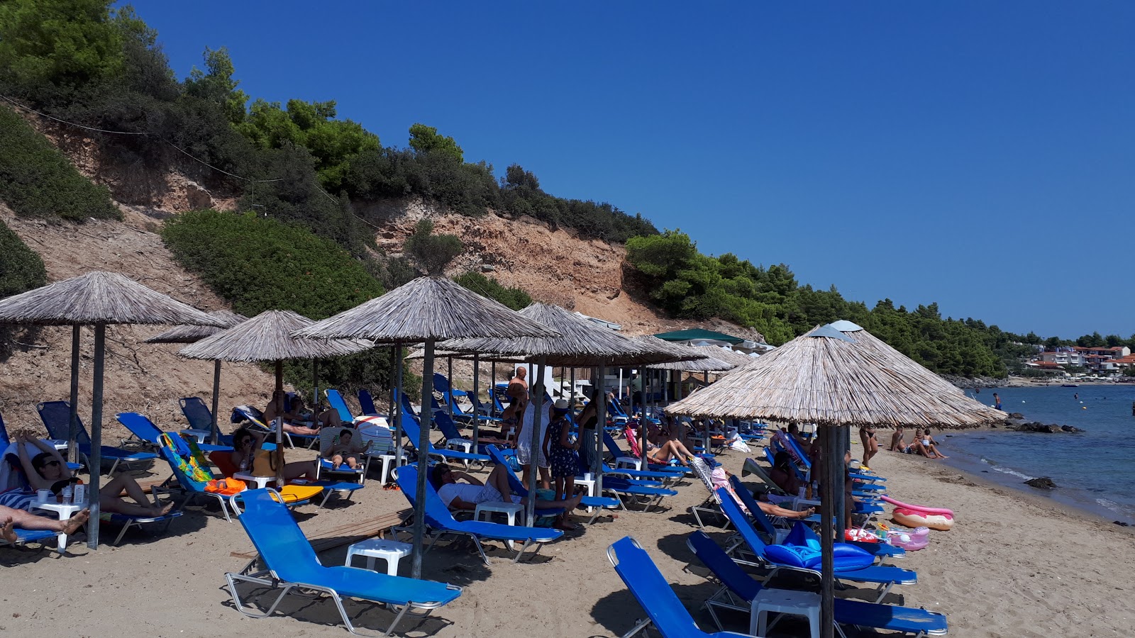 Foto de Kaloeros beach localizado em área natural