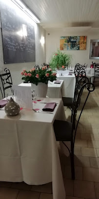 Atmosphère du Restaurant français Auberge De Montalivet à Montmeyran - n°6