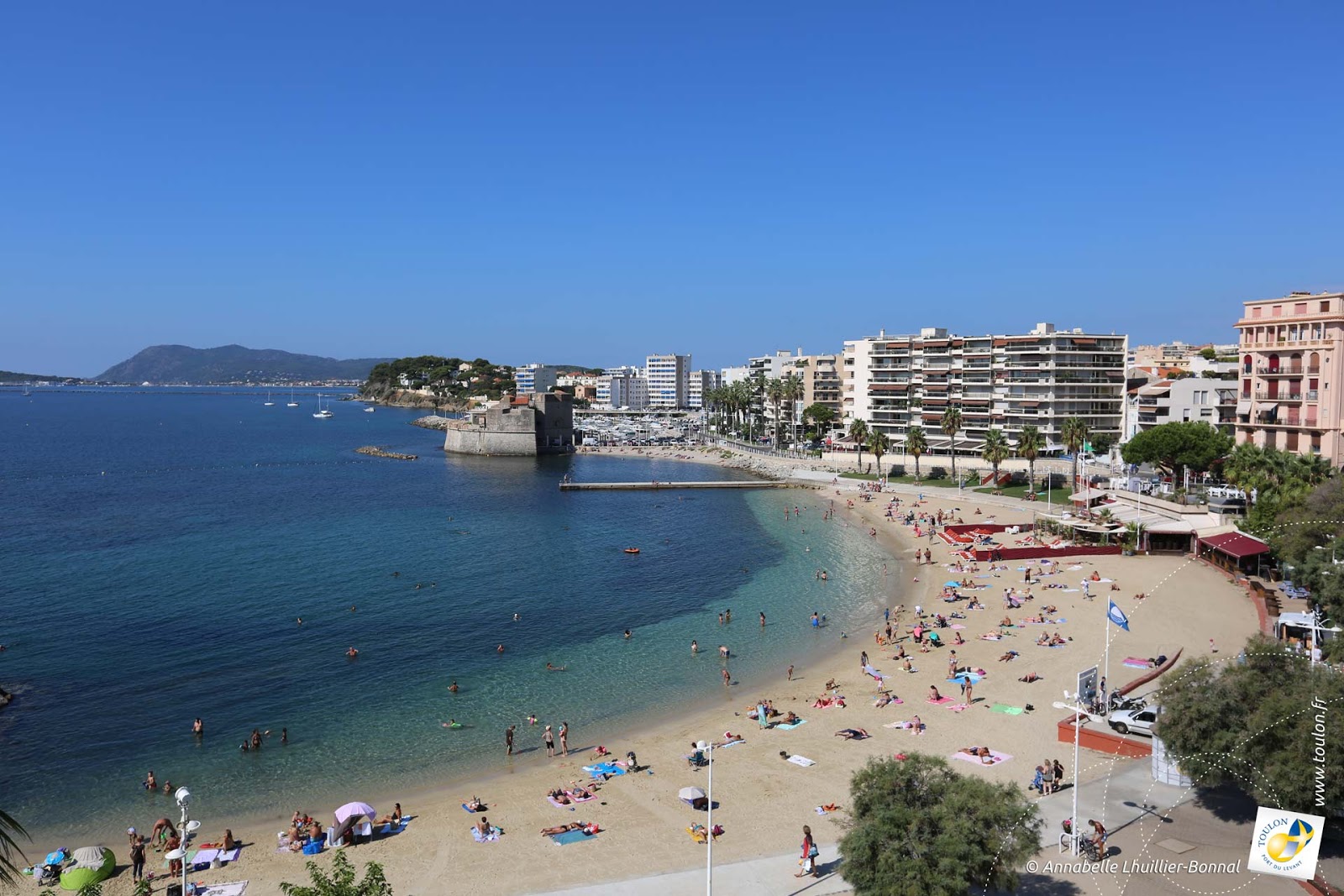 Plages du Mourillon的照片 带有米色沙子表面