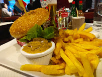 Hamburger du Restaurant français L'Anvers du Décor à Paris - n°3