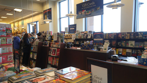 Book Store «Barnes & Noble», reviews and photos, 102 Commons Dr, Geneva, IL 60134, USA