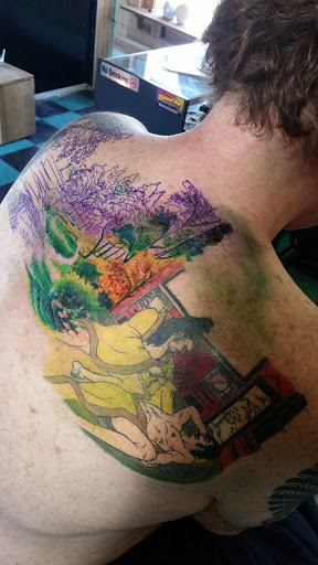 Tattoo Shop «Surreal Tattoo Studio - Kansas City Tattoo Shop», reviews and photos, 1222 W 39th St, Kansas City, MO 64111, USA