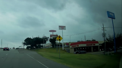 Tire Shop «Discount Tire Store - Lewisville, TX», reviews and photos, 2385 S Stemmons Fwy, Lewisville, TX 75067, USA