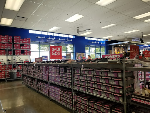 Shoe Store «SKECHERS Factory Outlet», reviews and photos, 3030 E 9th St, Oakland, CA 94601, USA