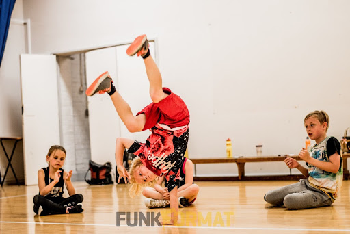 Funk Format - Street Dance Ages 5-7 Breaking (Breakdance)