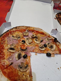 Plats et boissons du Pizzas à emporter Santi'Pizza au feu de bois à Garons - n°15
