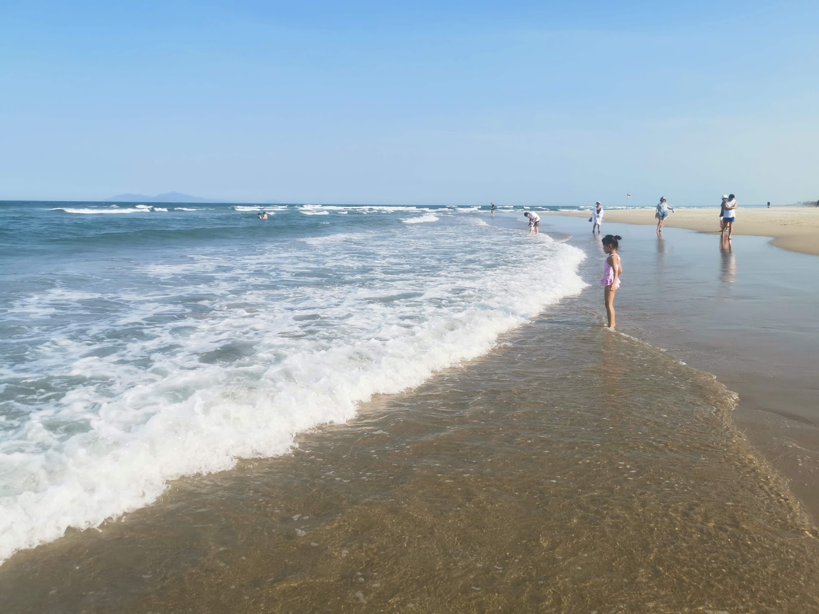 Foto de Son Thuy Beach com água turquesa superfície