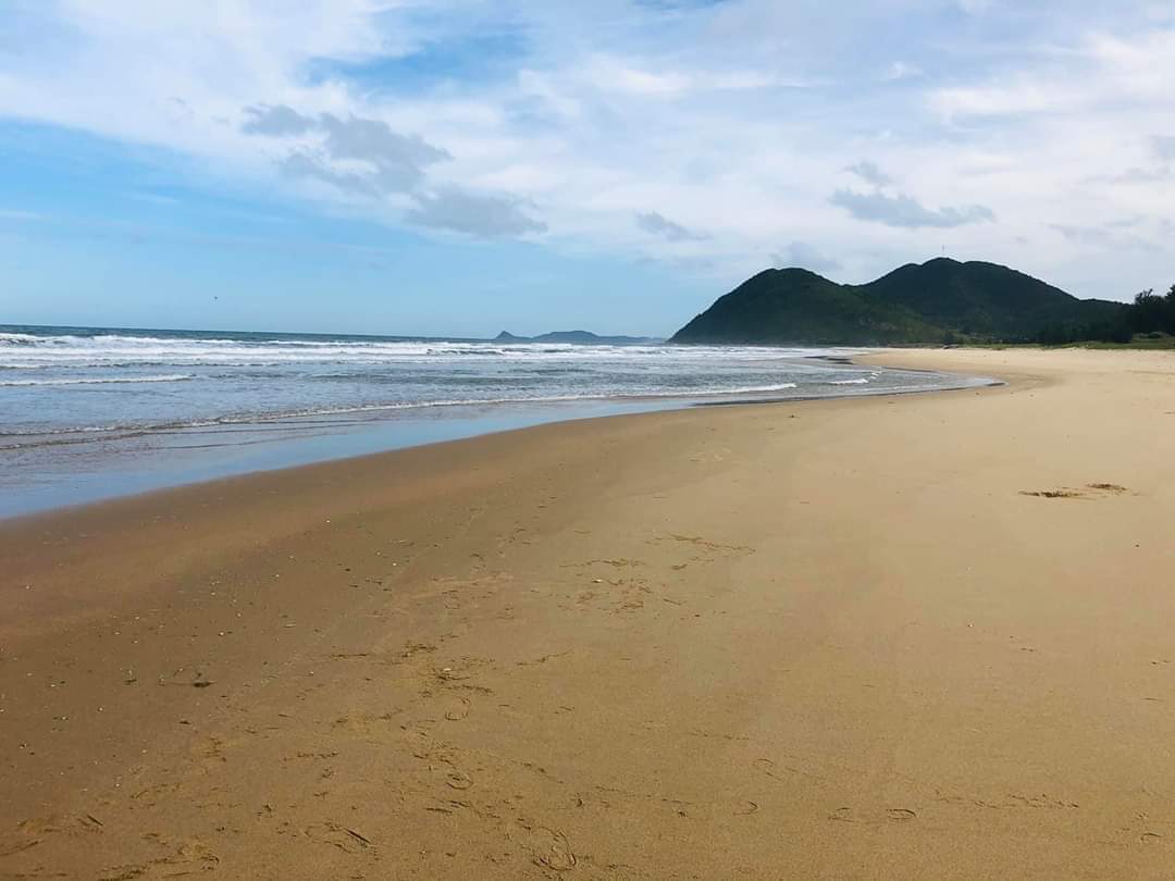 Quan Lan Beach II的照片 带有碧绿色水表面