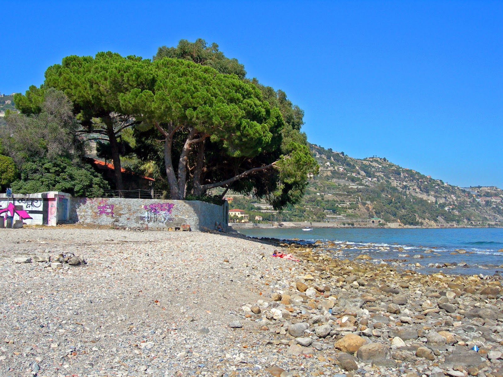 Foto van Orengo beach met stenen oppervlakte