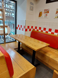 Atmosphère du Restaurant de hamburgers Five Guys Opéra à Paris - n°17