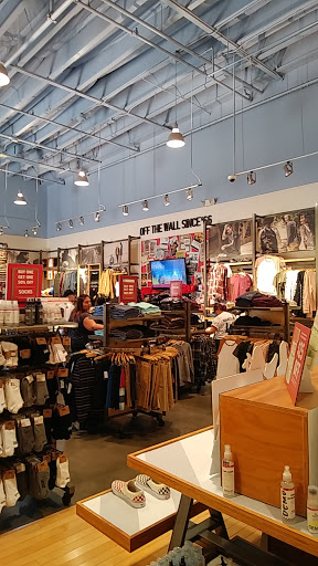 Shoe Store «Vans», reviews and photos, 9736 W Northern Ave, Peoria, AZ 85345, USA