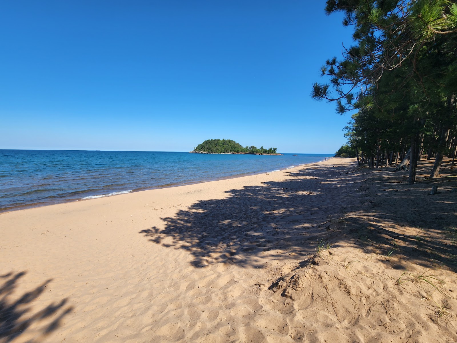 Photo of Little Presque Beach with bright sand surface