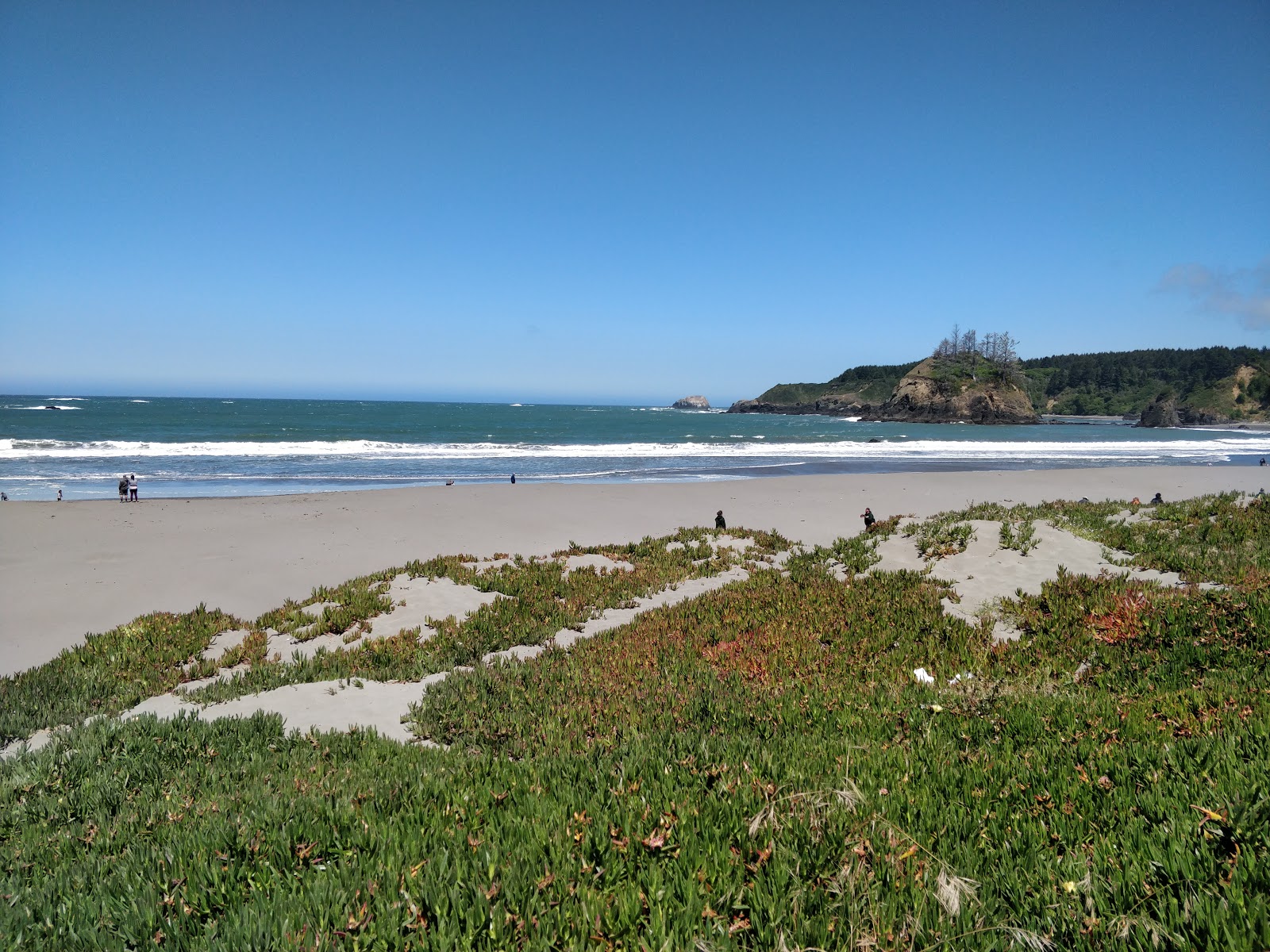 Fotografija Trinidad Beach z turkizna voda površino