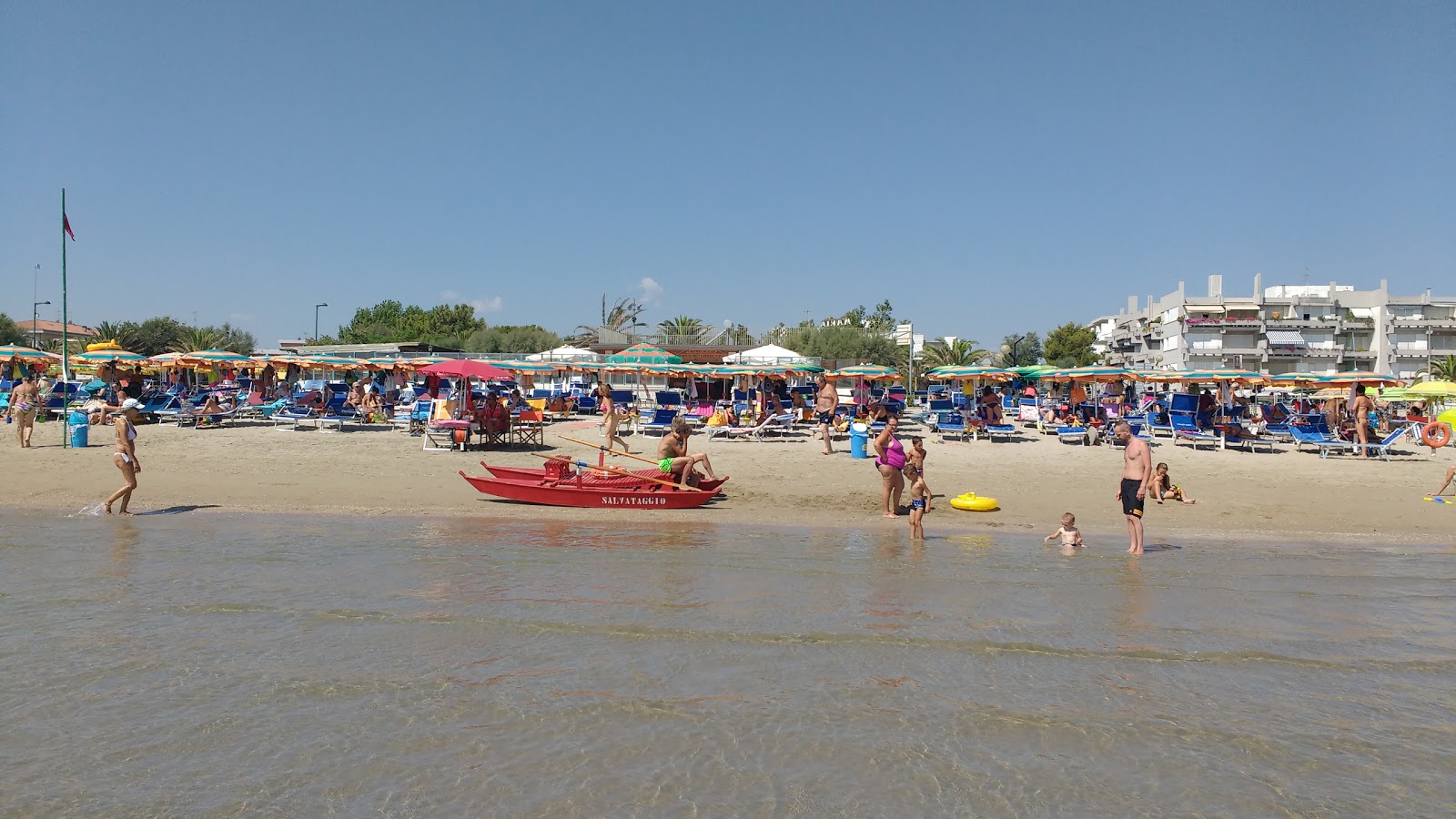 Fotografie cu Spiaggia di Villa Rosa - locul popular printre cunoscătorii de relaxare