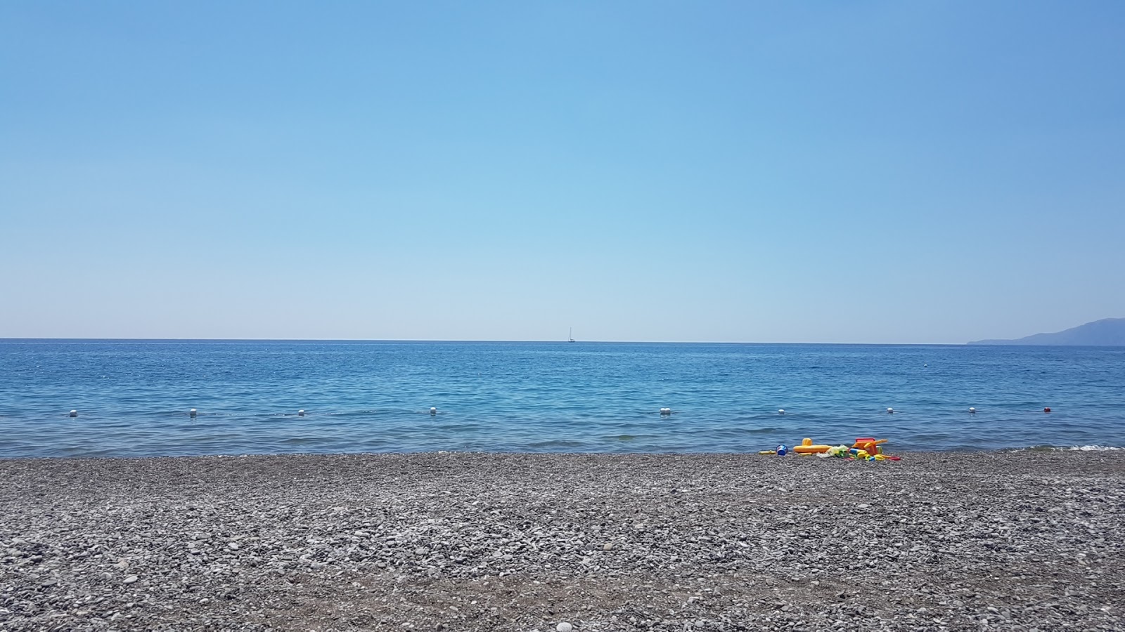 Port of Scario Beach'in fotoğrafı düz bir kıyı şeridi ile birlikte