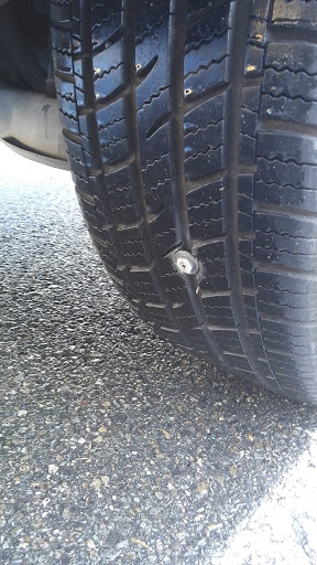 Tire Shop «Discount Tire Store - Shoreline, WA», reviews and photos, 19905 Aurora Ave N, Shoreline, WA 98133, USA