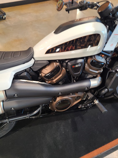 Harley-Davidson Dealer «Mathews Harley-Davidson», reviews and photos, 548 N Blackstone Ave, Fresno, CA 93701, USA