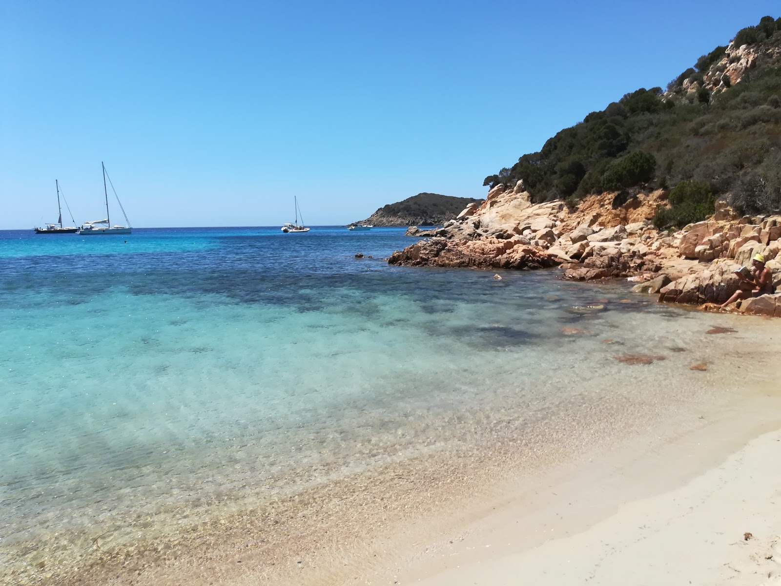 Foto de Playa S'ortixeddu con cala pequeña