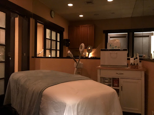 Massage Spa «Refined Beauty Day Spa», reviews and photos, 7440 Wiles Rd, Coral Springs, FL 33067, USA