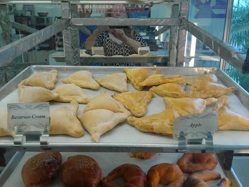 Donut Shop «Lucky Donuts House», reviews and photos, 909 Grand Ave #8, San Diego, CA 92109, USA