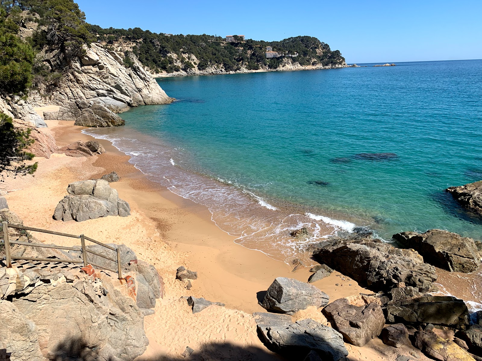 Photo de Plage de Portopi - endroit populaire parmi les connaisseurs de la détente