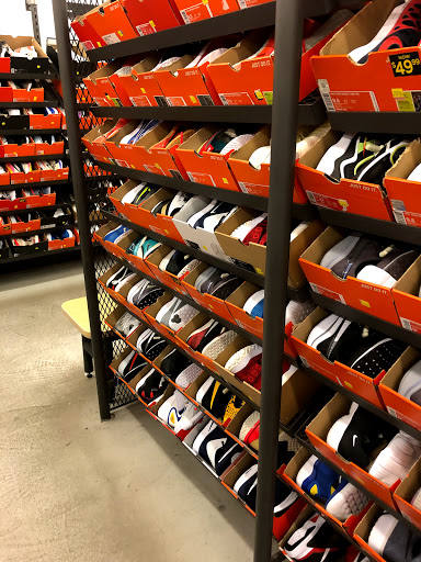 Clothing Store «Nike Clearance Store», reviews and photos, 4099 S Plaza Dr, Memphis, TN 38116, USA