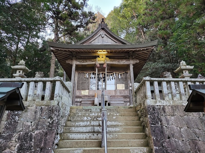 越部八幡神社