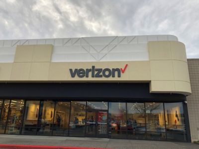 Cell Phone Store «Verizon», reviews and photos, 8612 SE Sunnyside Rd, Clackamas, OR 97015, USA