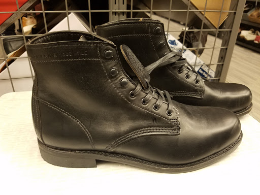 Stores to buy women's leather boots Honolulu