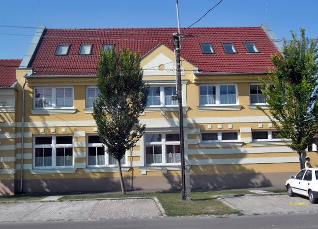 Comentarii opinii despre Kiskunmajsai Szent Gellért Katolikus Általános Iskola és Óvoda