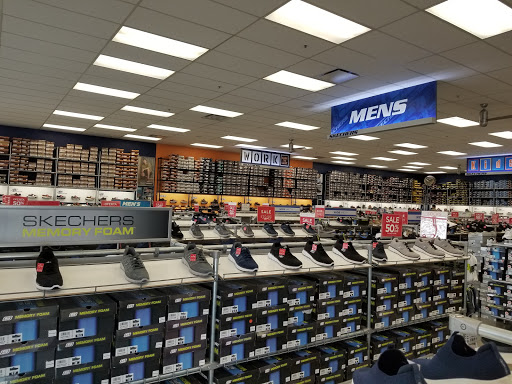 Shoe Store «SKECHERS Factory Outlet», reviews and photos, 3030 E 9th St, Oakland, CA 94601, USA