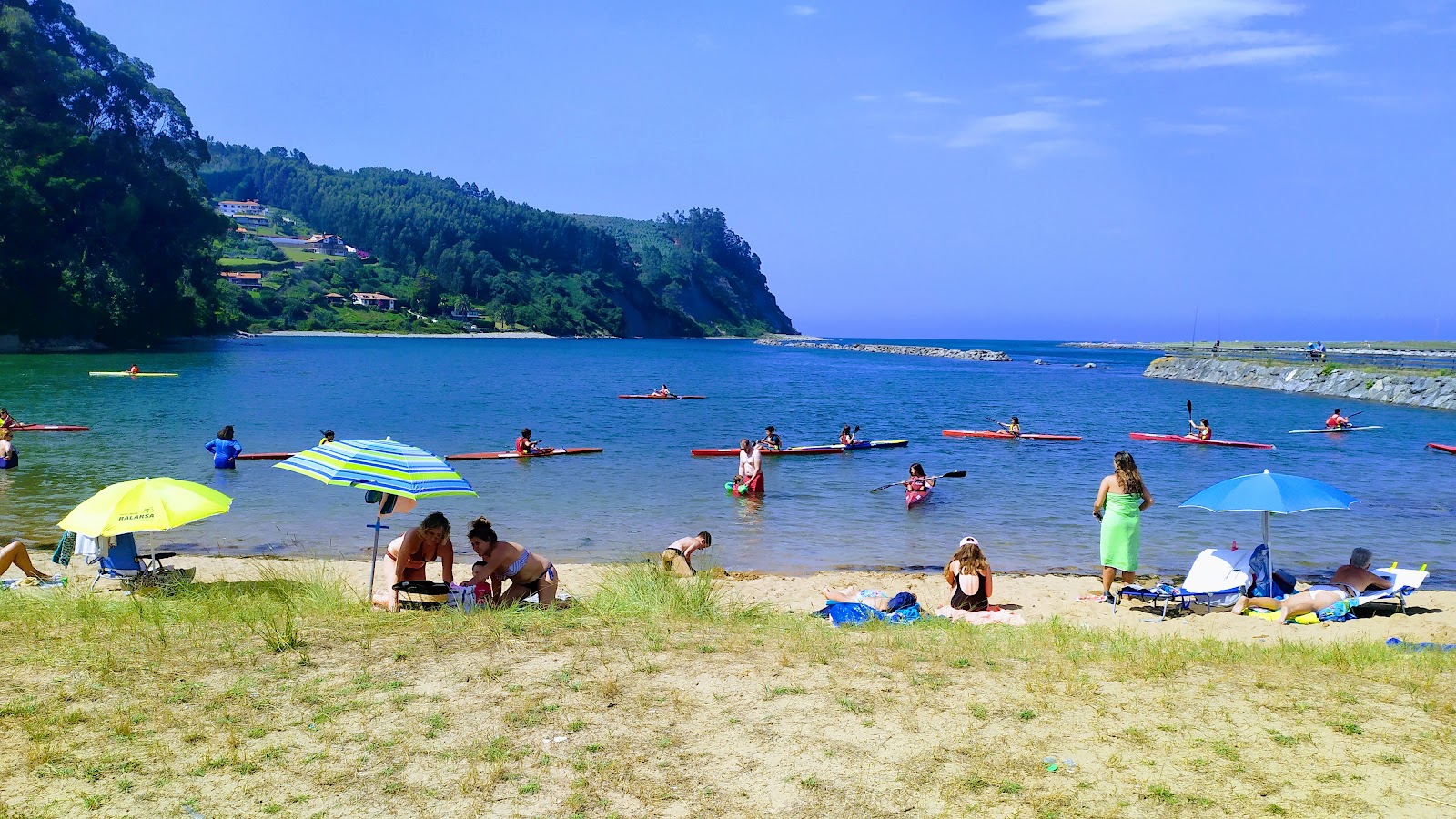 Photo de Playa del Puntal avec petite baie