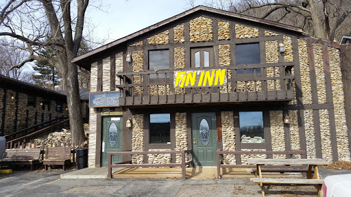 Fin Inn, 1500 W Main St, Grafton, IL 62037, USA, 